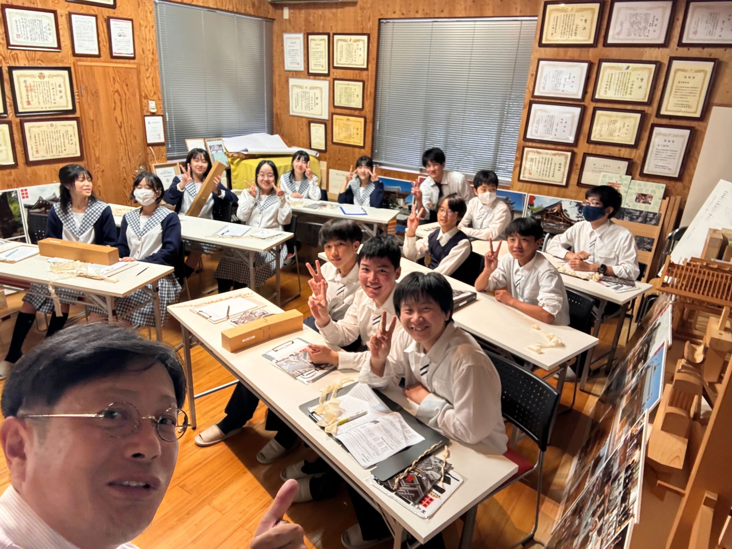 『岡山就実中学校』の2年生27名が、工房見学にお越しくださいました!
