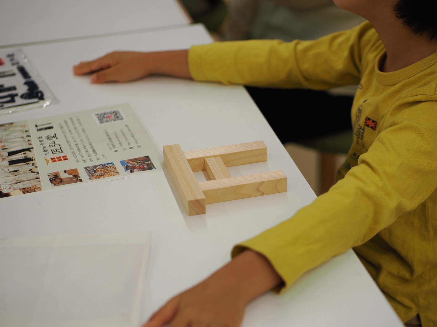 10/18-19に、大丸京都店で開催された『だいまるきょうとっこがくえん』にて、鳥居作り&鉋がけのワークショップを開催しました。